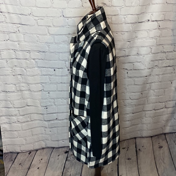 Black and white Buffalo 🦬 Plaid long vest - Picture 4 of 10